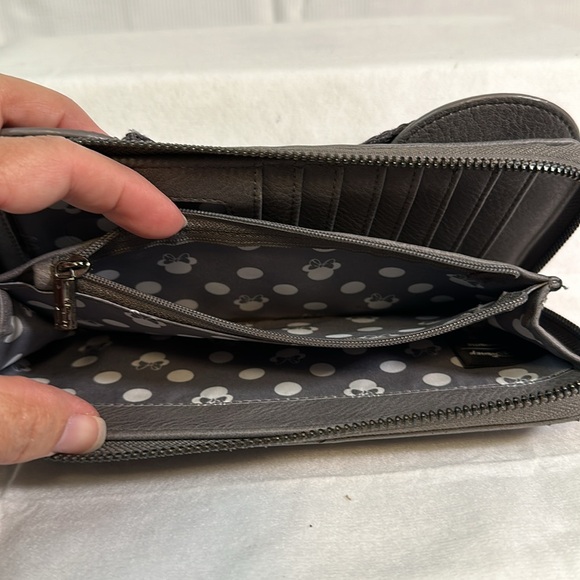 Loungefly Disney Grey Minnie Sequin Bow zip wallet - Picture 4 of 9